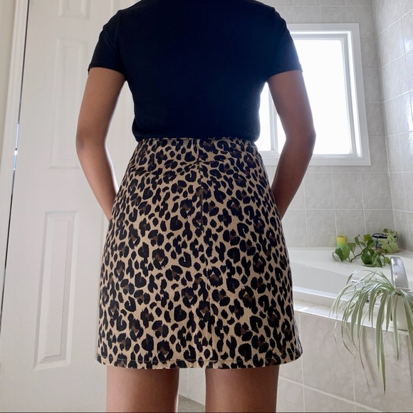 Cheetah print mini skirt - Picture 2 of 4